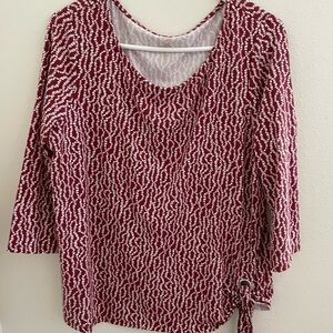 Kim Gravel 3/4 sleeve with gold-ring tie in the front.   It is a rope design.